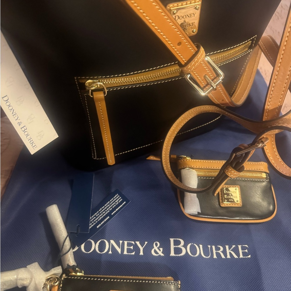 Dooney & Bourke Wexford leather Black and Brown Shoulder Bag Set - Picture 8 of 12